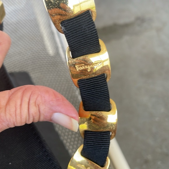 Ferragamo Black hand bag with gold accents is in good condition - Picture 2 of 9